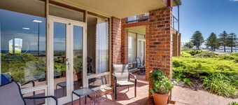 By The Sea - Franklin Beachfront Apartment - WiFi