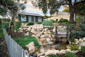 Property grounds - Pelican Cottage – Relaxing Riverside Escape, Pet-Friendly, Wood Fireplace, Wi-Fi  | Ideal for 28+ Night Extended Stays (Goolwa North)