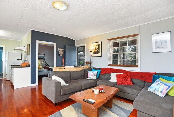 TV - Unwind Accommodation | 2BR Beach Cottage, Pet Friendly, Walk to Surf (Middleton)