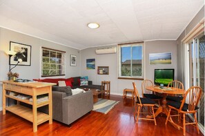 TV - Unwind Accommodation | 2BR Beach Cottage, Pet Friendly, Walk to Surf (Middleton)