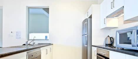 Geladeira, fogão, cooktop, lava-louças