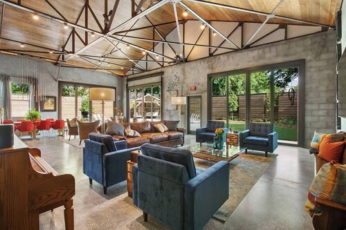 Maison Grace | Luxurious Redesign with Pool Near French Quarter