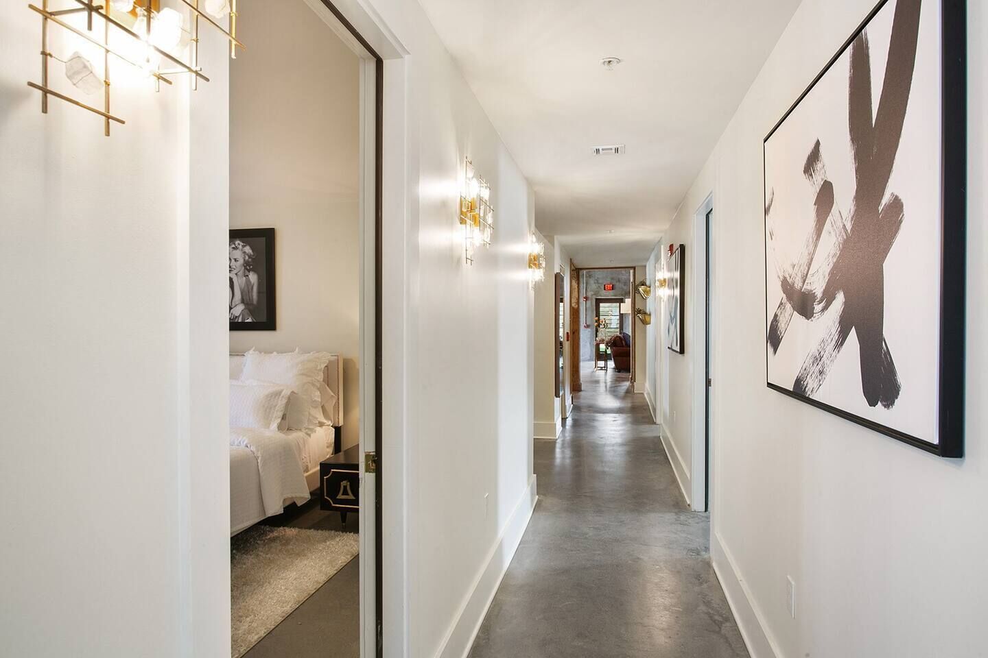 9 多间卧室、记忆海绵床垫、办公桌、熨斗/熨衣板