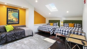 9 Schlafzimmer, Betten mit Memory-Foam-Matratzen, Bügeleisen/Bügelbrett