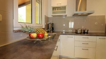 Fridge, microwave, dishwasher, toaster