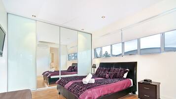 3 chambres, fer et planche à repasser, Wi-Fi gratuit, draps fournis