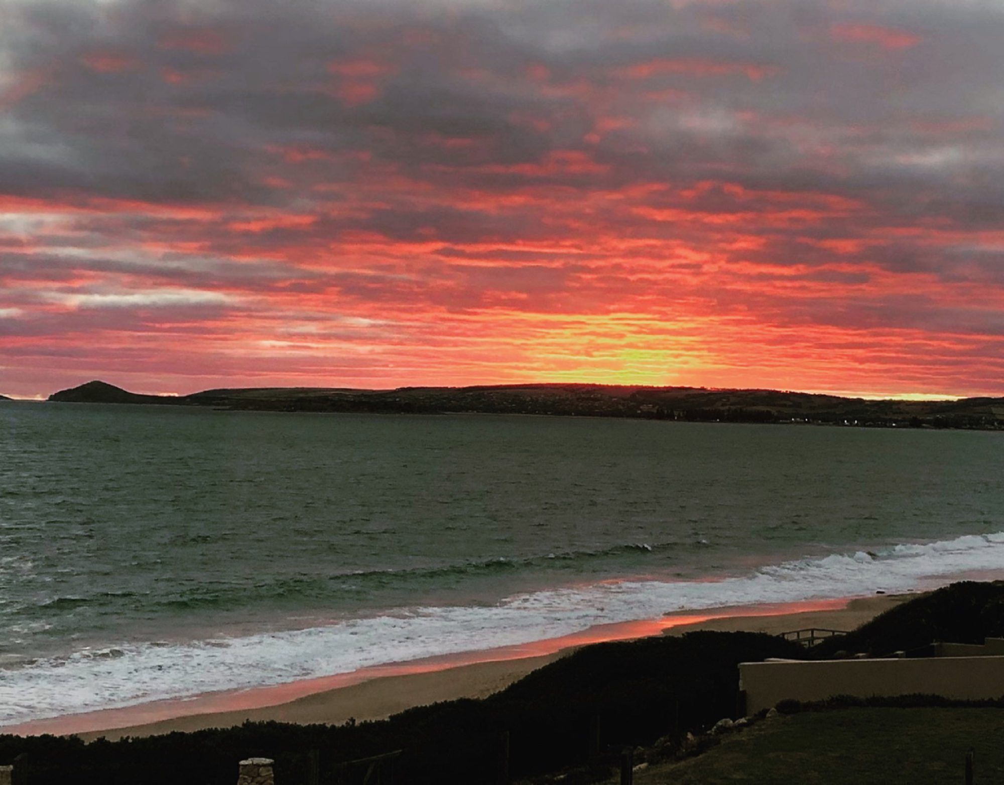 Southern Sands Coastal Getaway: Your Front Row Seat to Knight Beach's Horizon — image 24