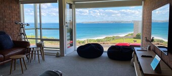 Southern Sands Coastal Getaway: Your Front Row Seat to Knight Beach's Horizon