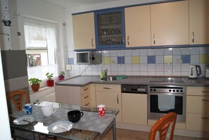 Køleskab, mikrobølgeovn, ovn, opvaskemaskine