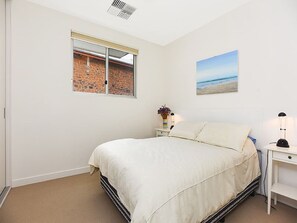 3 bedrooms, iron/ironing board, free WiFi, bed sheets - Breeze Beachfront Apartment 1: Ocean Views and Convenient Ground Floor Access! (Victor Harbor)