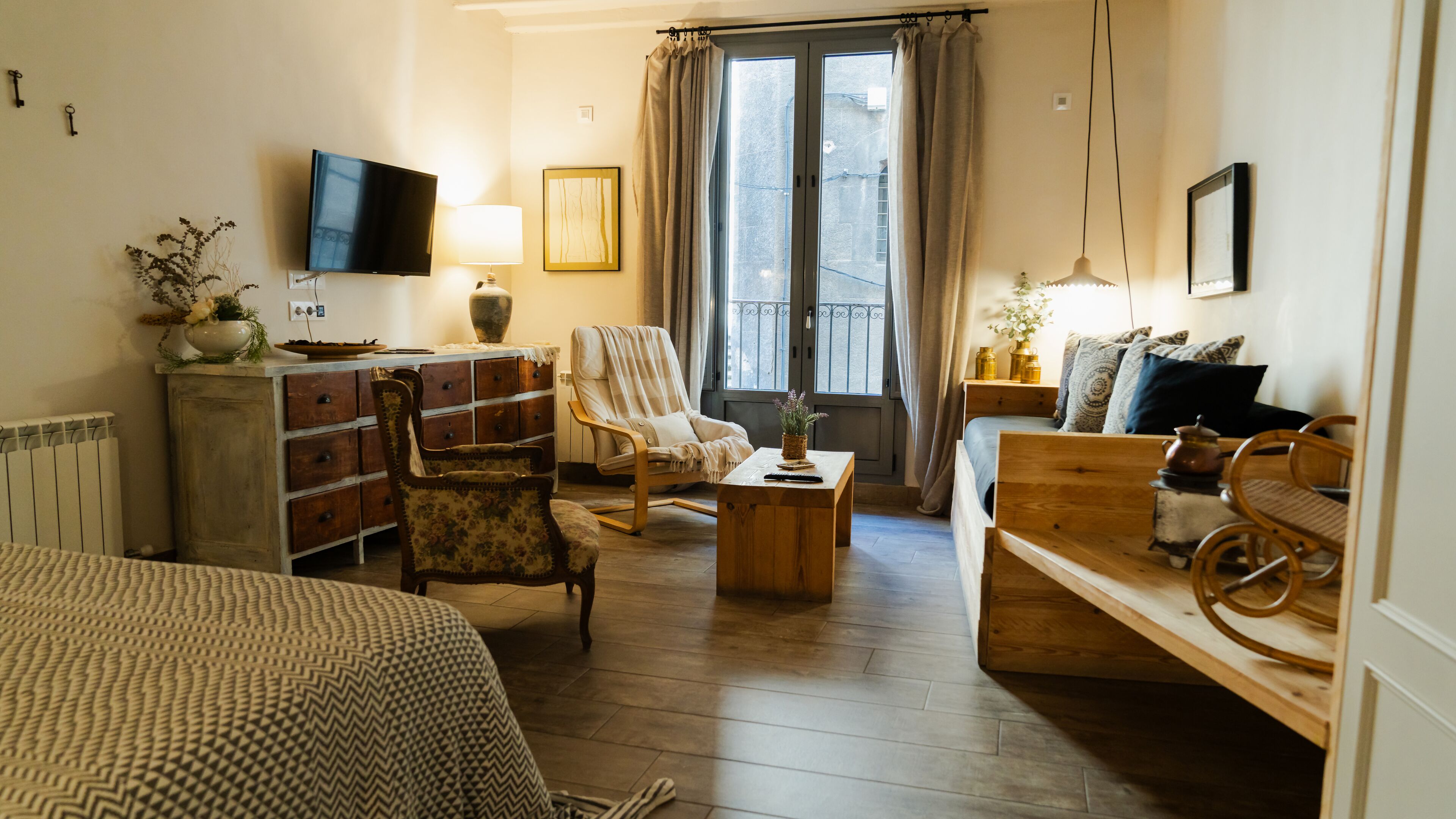 1 dormitorio, tabla de planchar con plancha, wifi y ropa de cama