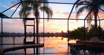 Waterfront, Infinity Pool, BOAT Included in price, Pool Table/Ping Pong, SUPs