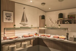 Petit déjeuner buffet (25 EUR par personne)