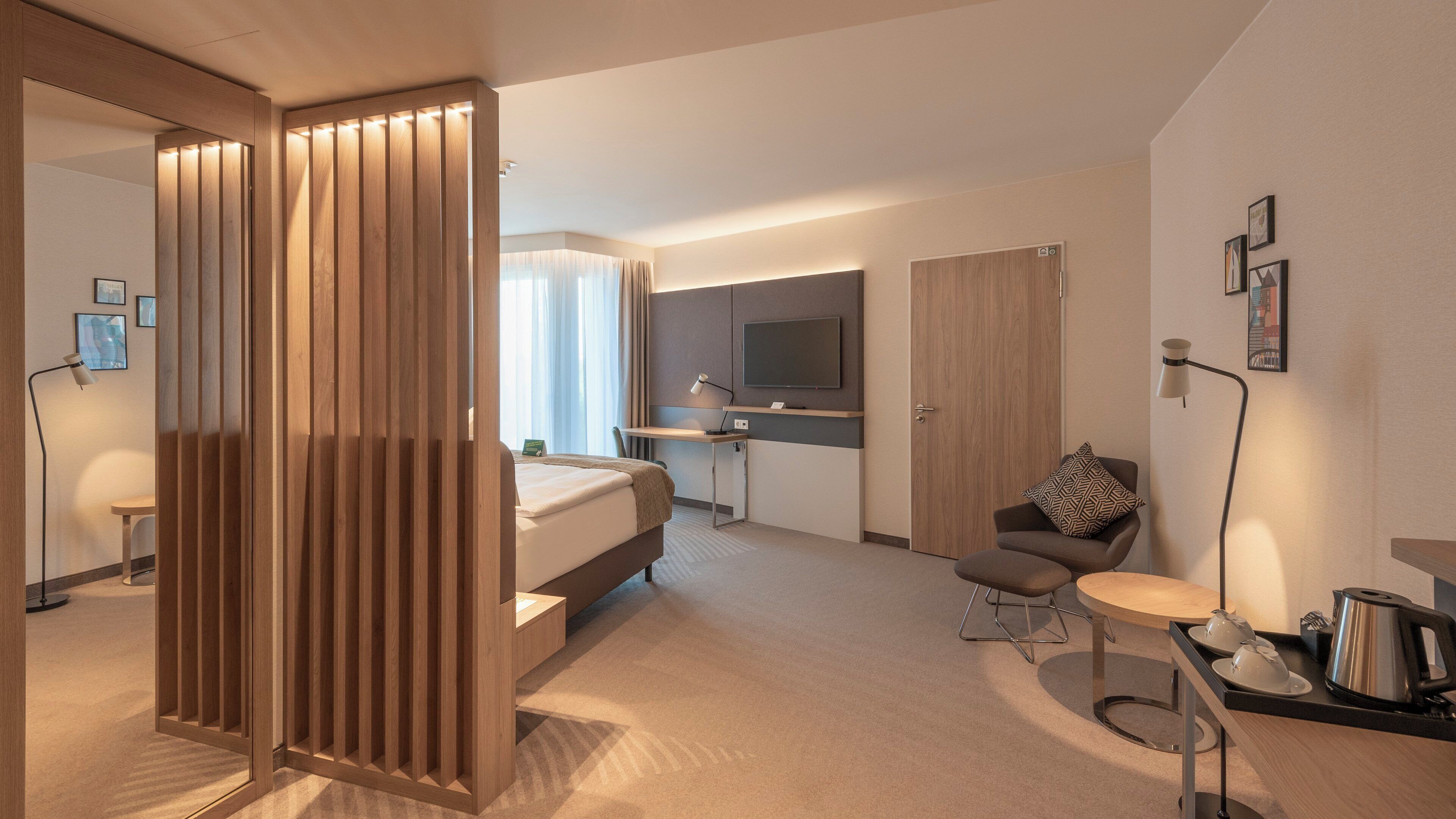 Room, 1 Queen Bed, Accessible | In-room safe, desk, laptop workspace, blackout curtains