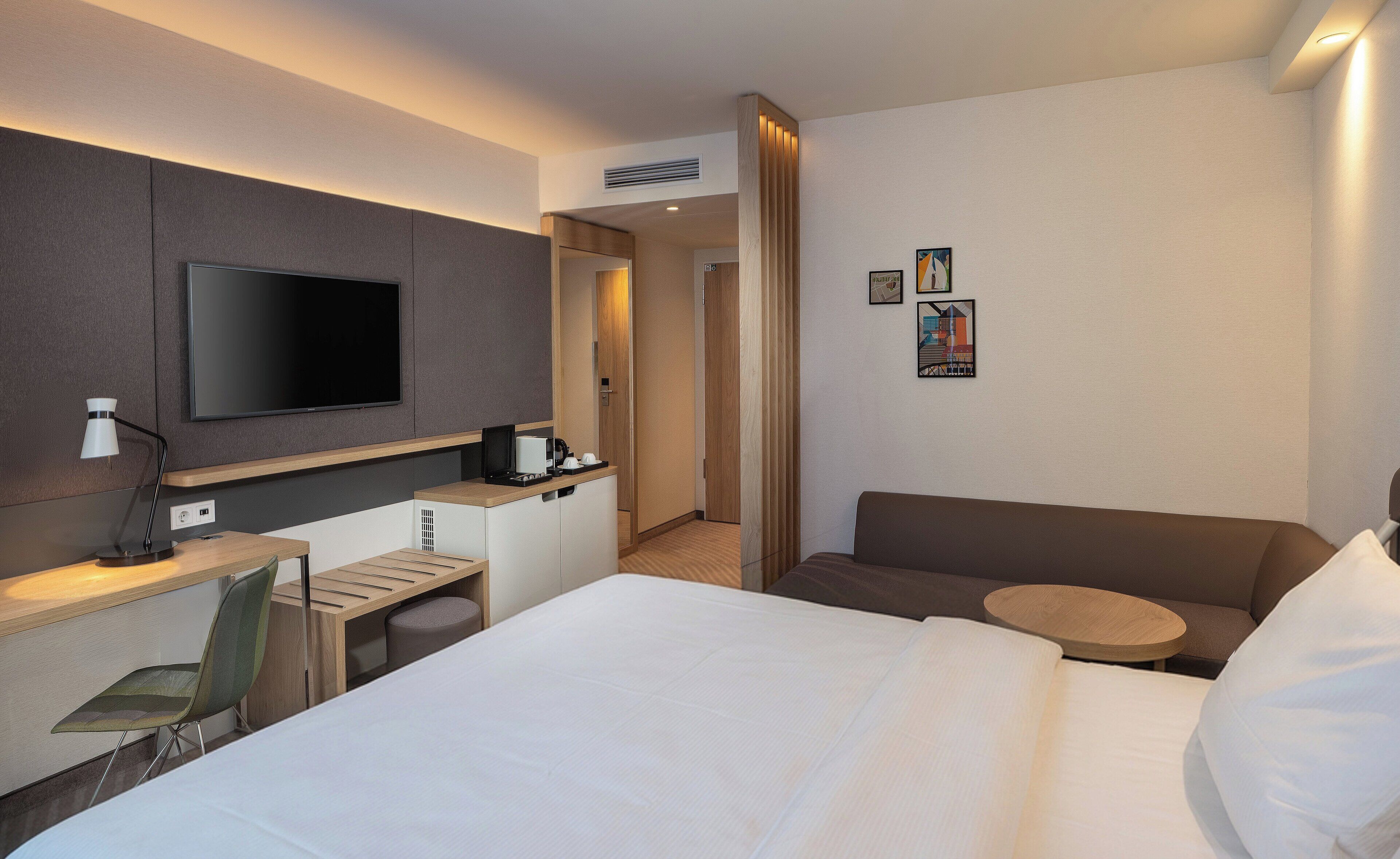 Premium Room, 1 King Bed (With Couch)
