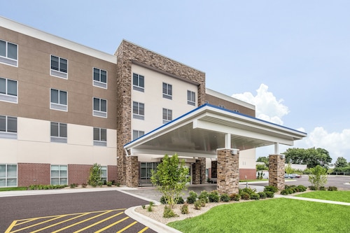 Holiday Inn Express & Suites Ottawa by IHG