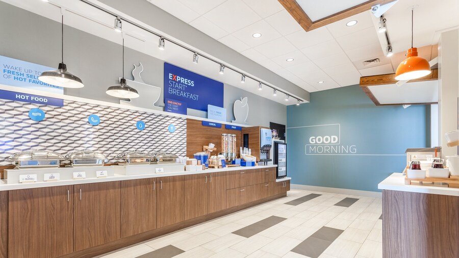 Holiday Inn Express & Suites Ottawa by IHG