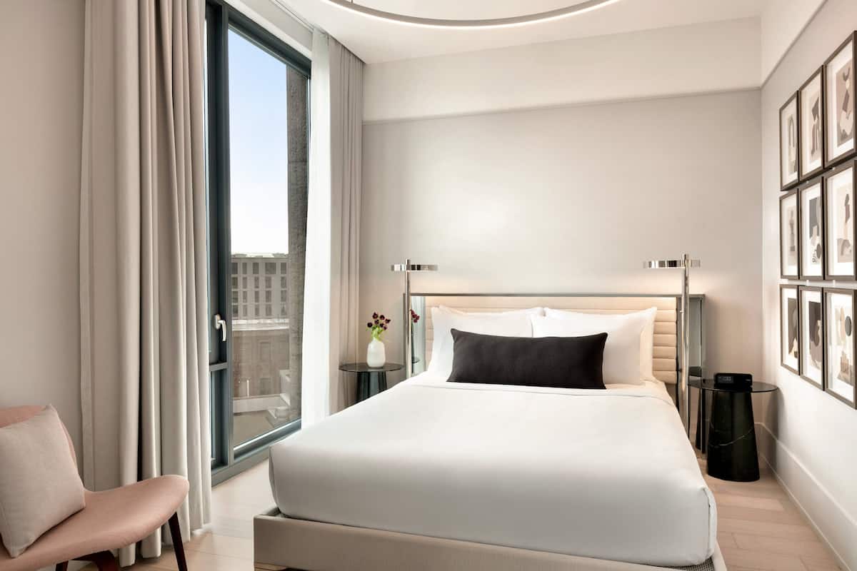 1 Schlafzimmer, hochwertige Bettwaren, Betten mit Memory-Foam-Matratzen