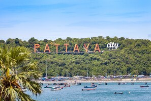 Beach nearby, beach towels - Holiday Inn Express Pattaya Central by IHG (Pattaya)