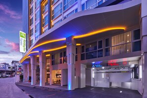 숙박 시설 입구