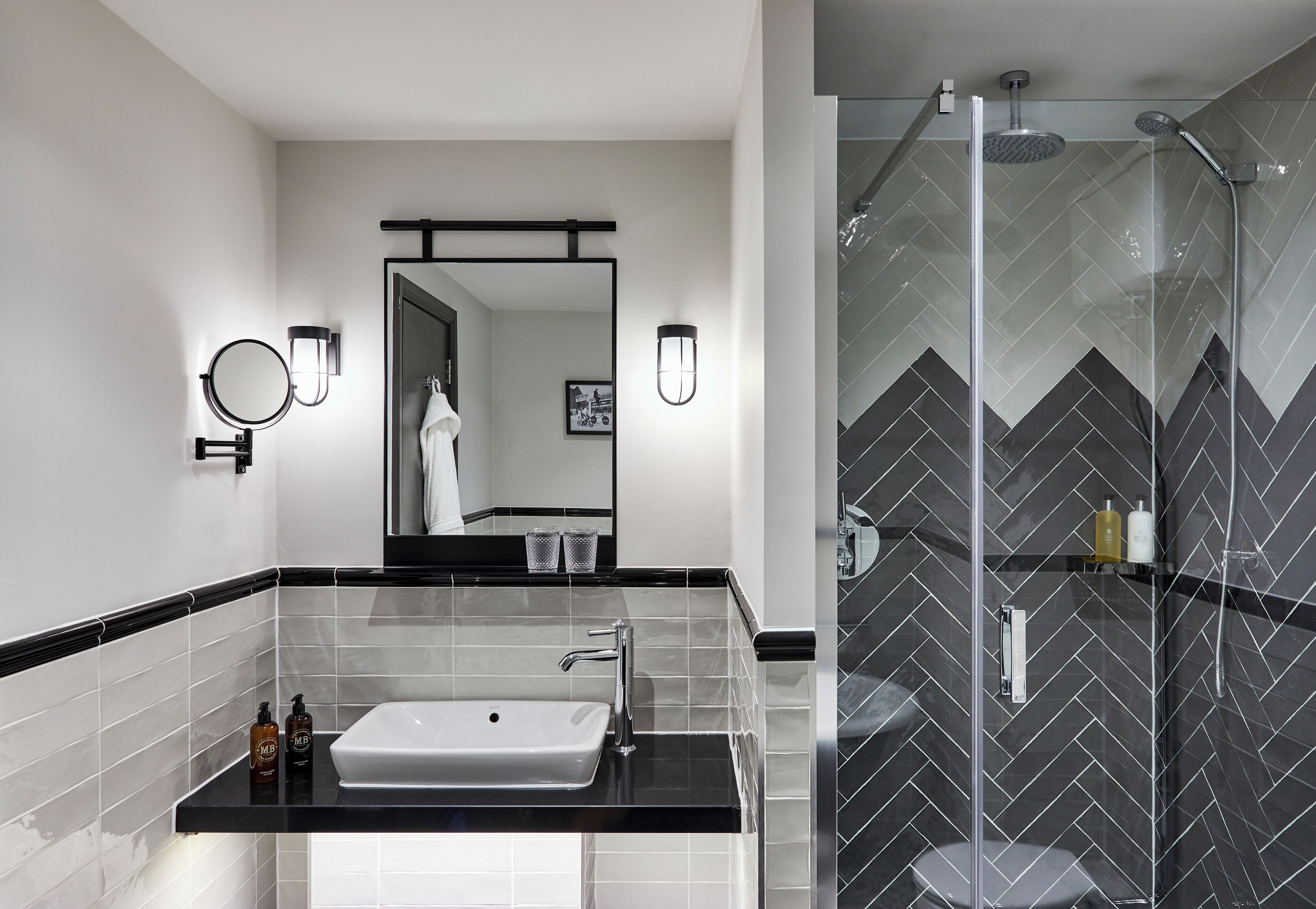 standard room, 2 single beds | bathroom | shower, rainfall showerhead, eco-friendly toiletries, hair dryer