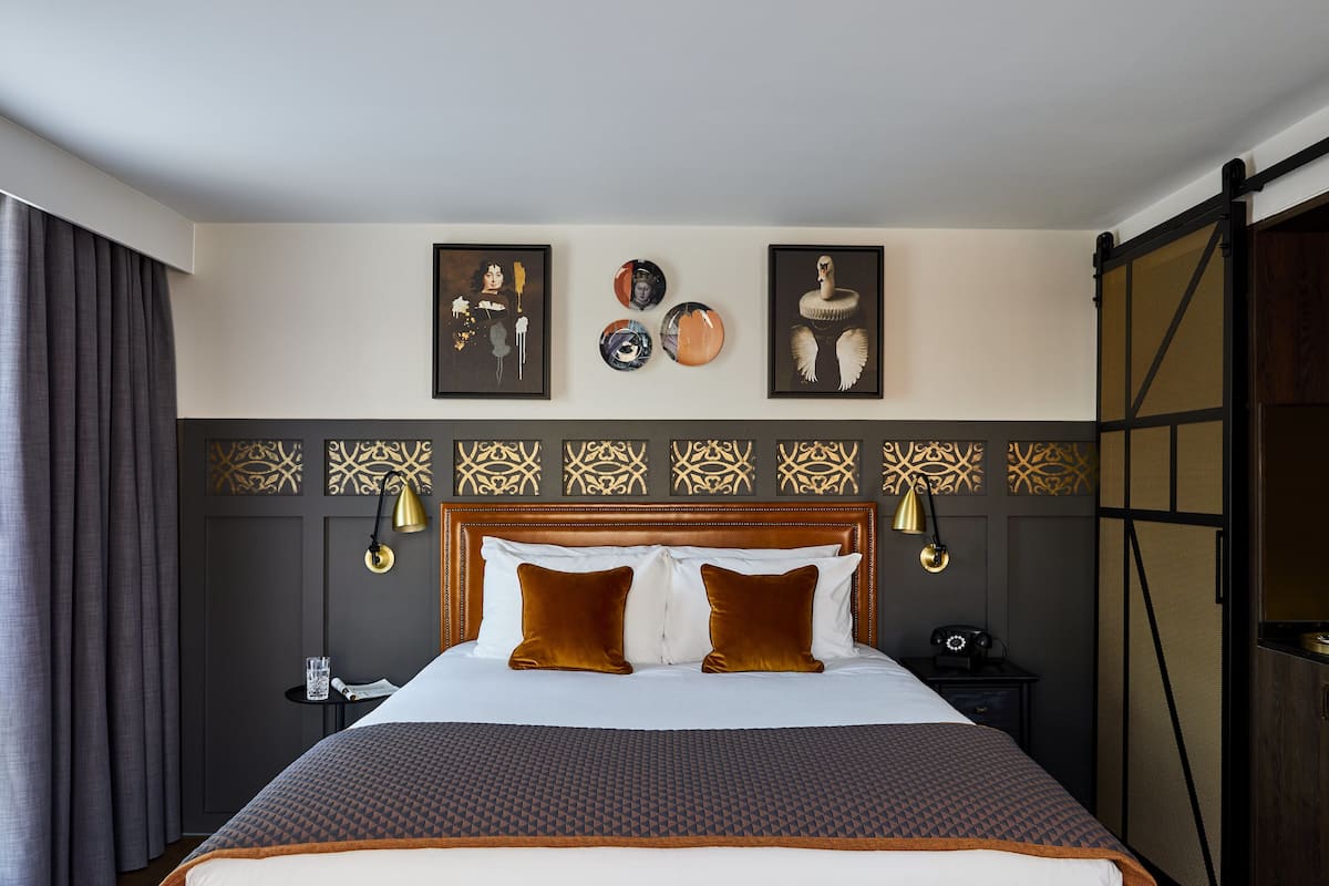 Camera Deluxe, 1 letto king | Biancheria da letto di alta qualità, una cassaforte in camera