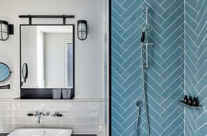 Shower, pancuran hujan,  dan perlengkapan kamar mandi ramah lingkungan