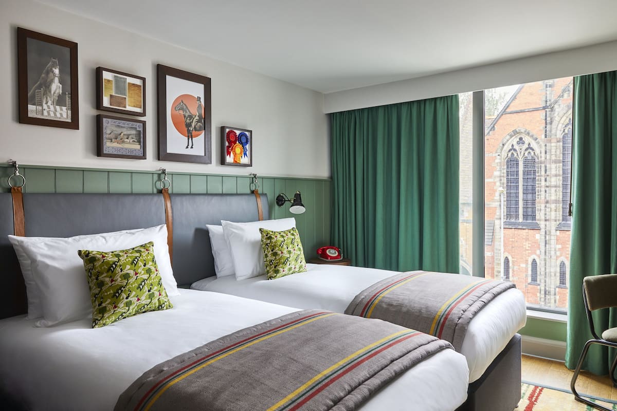 Standard Room, 2 Single Beds | Premium bedding, in-room safe, desk, laptop workspace