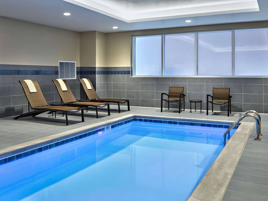 Una piscina cubierta