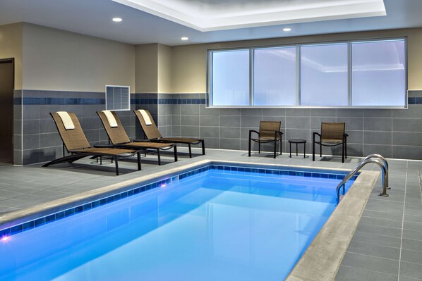 Una piscina cubierta