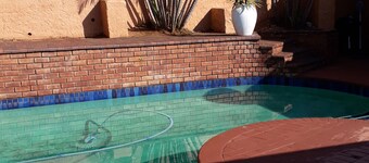 Dyna Guest House: Deluxe Queen Suite