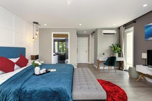 4 bedrooms, in-room safe, WiFi, bed sheets