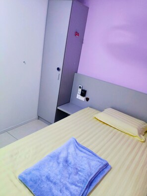 Quarto solteiro, 1 cama de solteiro grande | Roupas de cama premium, individualmente decorados