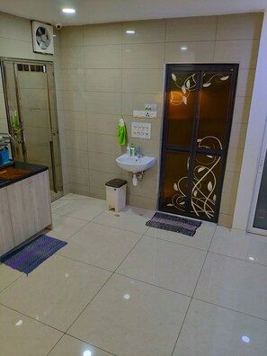 Stovetop, dishwasher, cookware/dishes/utensils - Wawasan Homestay Butterworth (Butterworth)