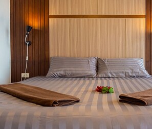 Dobbeltrom – deluxe | Individuelt dekorert, blendingsgardiner, wi-fi (inkludert) og sengetøy