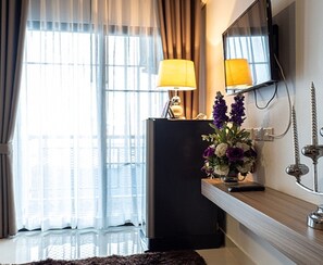 Deluxe Double Room | Bathroom | Shower, bidet, towels, shampoo - The Diamond 789 Minburee (Bangkok)