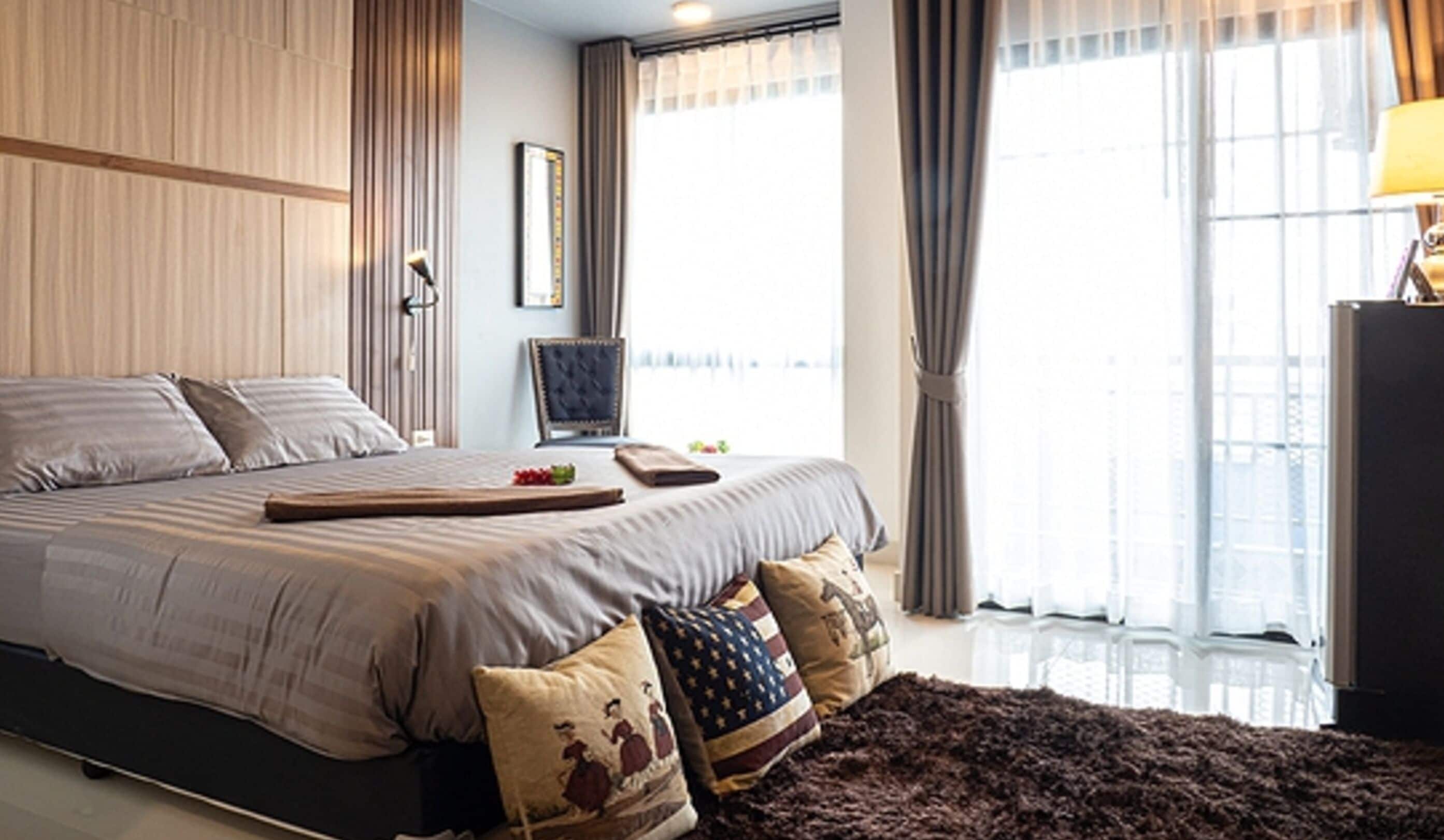 Individually decorated, blackout curtains, free WiFi, bed sheets