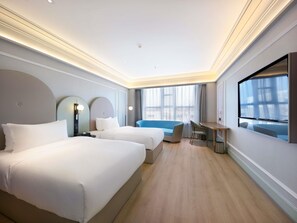 Minibar, meja kerja, dan Wi-Fi gratis