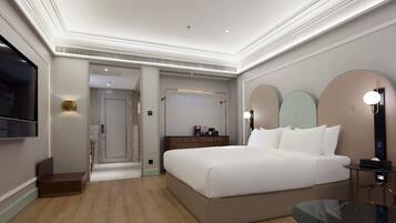 Minibar, desk, free WiFi