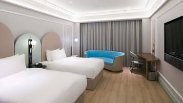 Minibar, desk, free WiFi