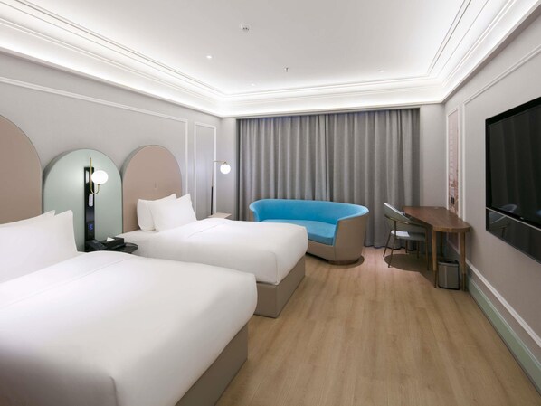 1 bedroom, minibar, desk, free WiFi
