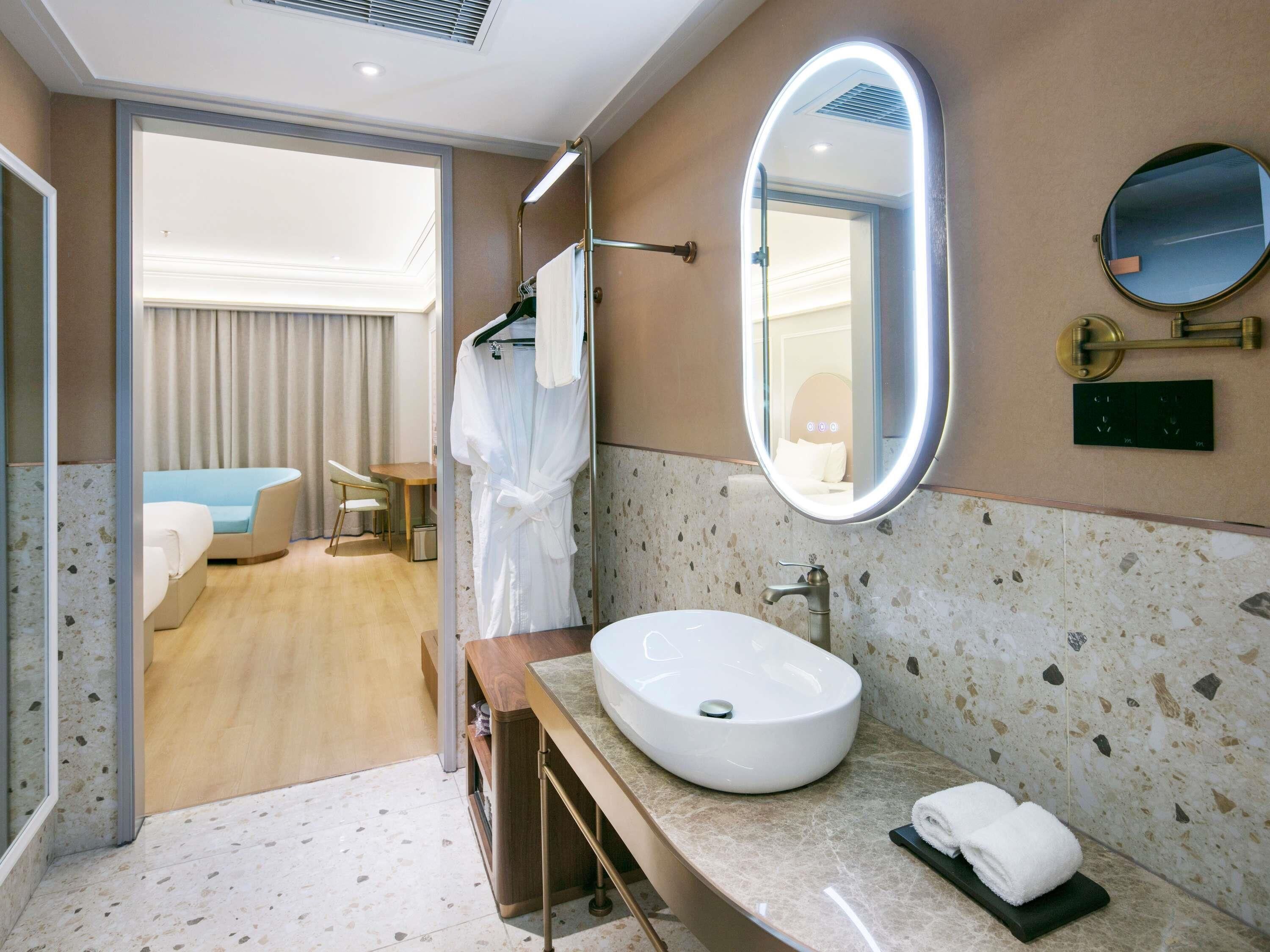 Minibar, desk, free WiFi