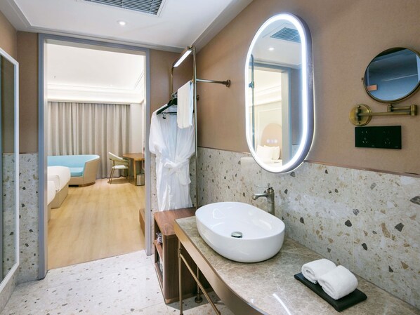 Minibar, skrivbord och gratis wi-fi