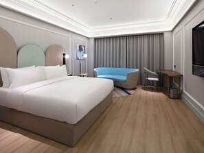 Minibar, escritorio y wifi gratis 