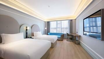 Minibar, desk, free WiFi