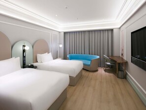 Minibar, meja kerja, dan Wi-Fi gratis