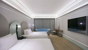 Minibar, desk, free WiFi