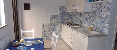 冷蔵庫、電子レンジ、コンロ、食器洗い機