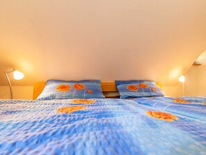 3 bedrooms, travel cot, WiFi, bed sheets