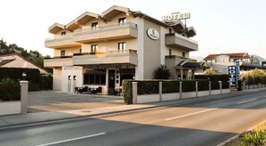 Exterior - Hotel Holiday (Podgorica)